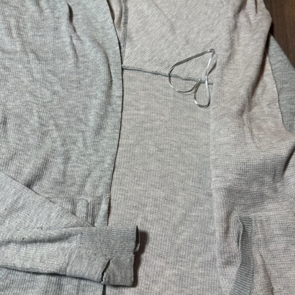 Lululemon Athletica Reversible Light Gray Wrap Sweater - M - Picture 9 of 10